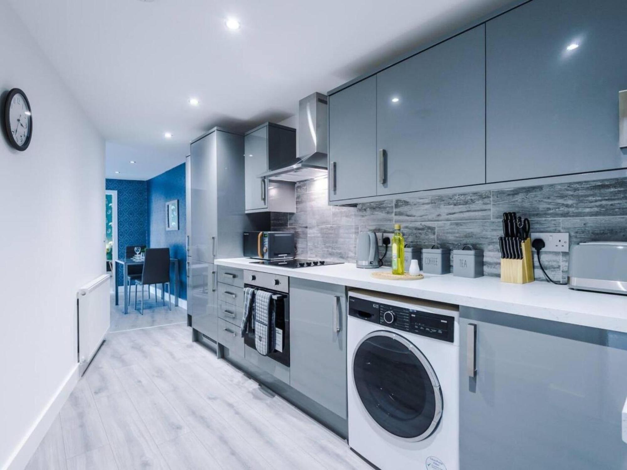 The Ecclesian Deluxe Apartments Near Trafford Centre Eccles Train Station マンチェスター エクステリア 写真