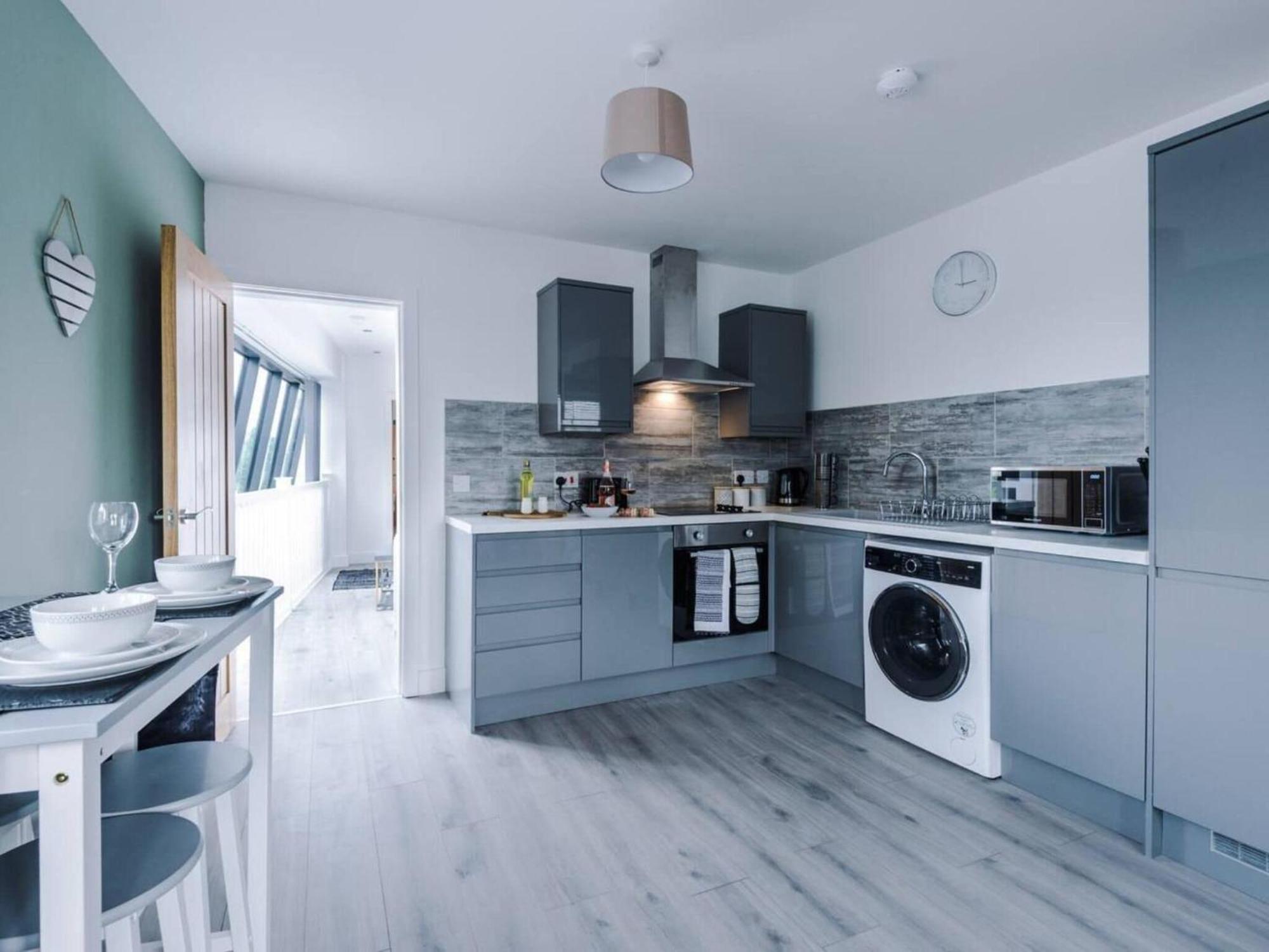 The Ecclesian Deluxe Apartments Near Trafford Centre Eccles Train Station マンチェスター エクステリア 写真