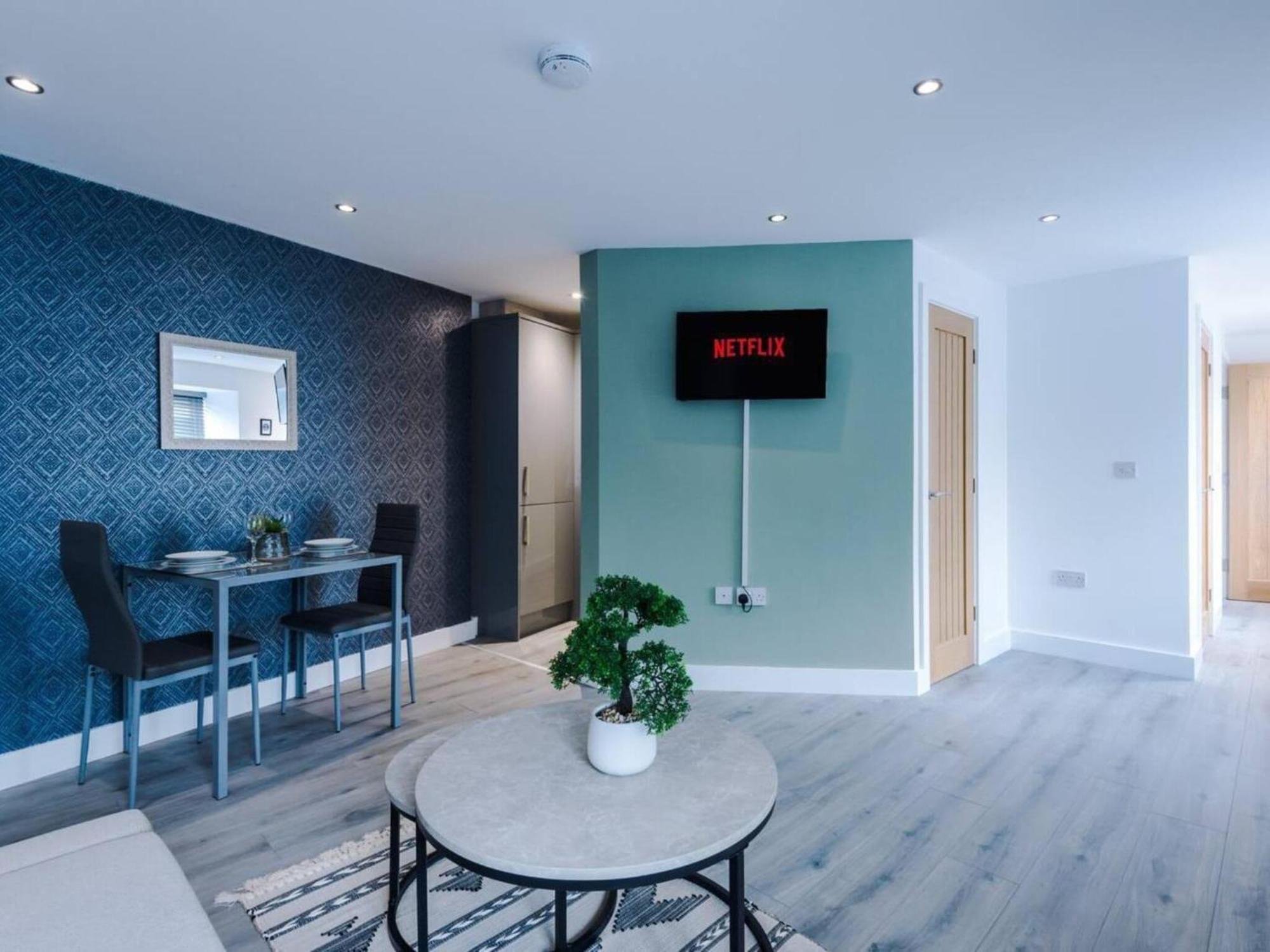 The Ecclesian Deluxe Apartments Near Trafford Centre Eccles Train Station マンチェスター エクステリア 写真