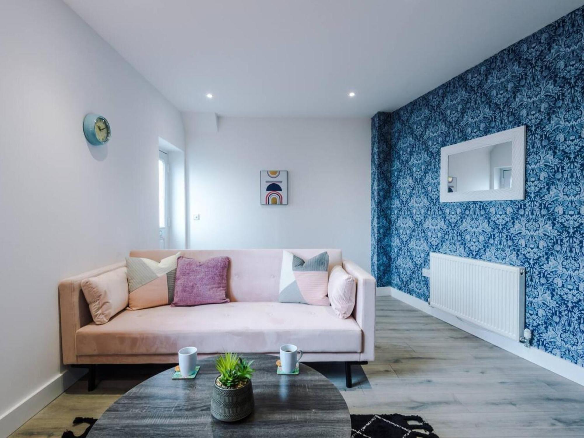 The Ecclesian Deluxe Apartments Near Trafford Centre Eccles Train Station マンチェスター エクステリア 写真