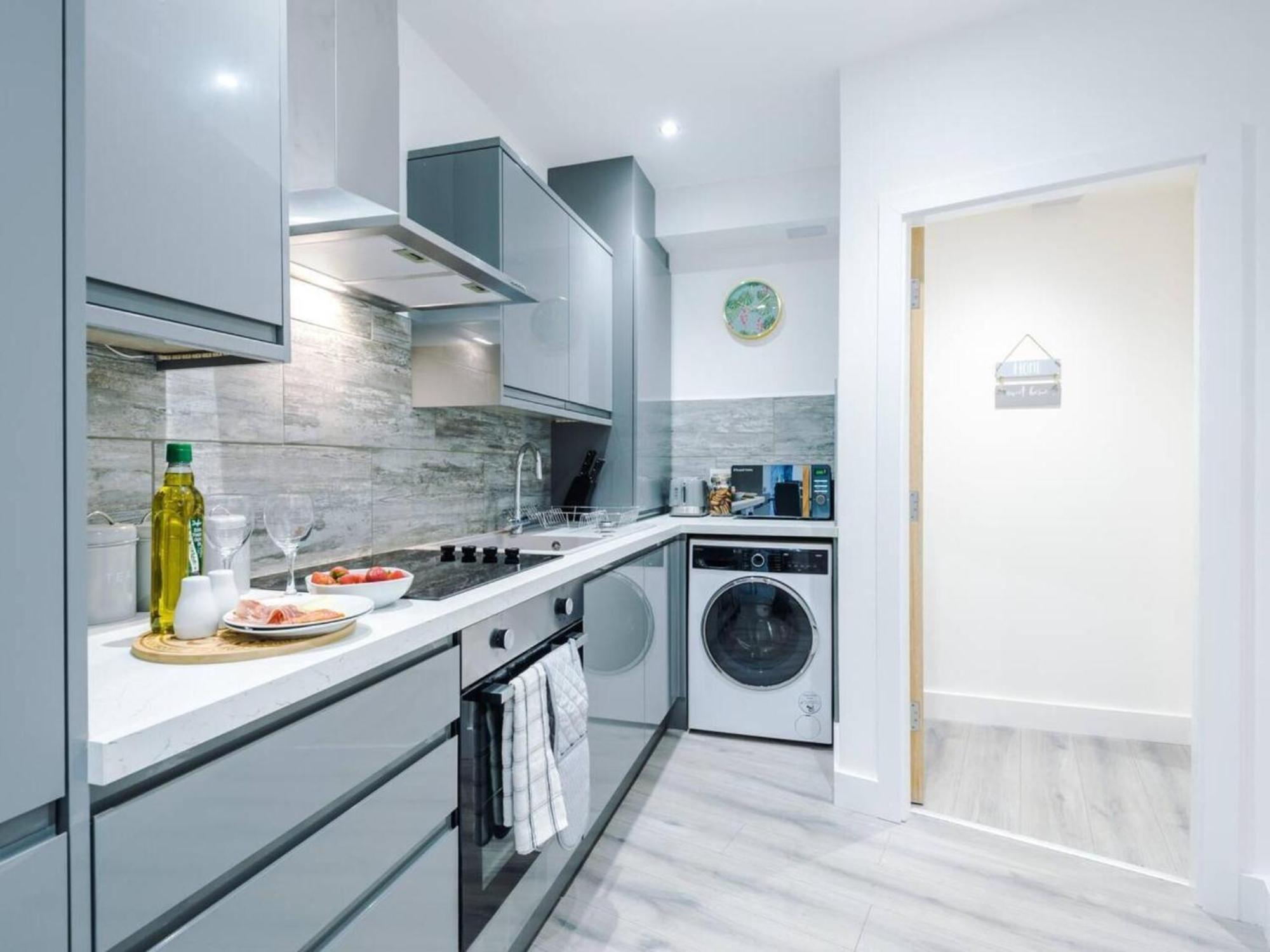 The Ecclesian Deluxe Apartments Near Trafford Centre Eccles Train Station マンチェスター エクステリア 写真