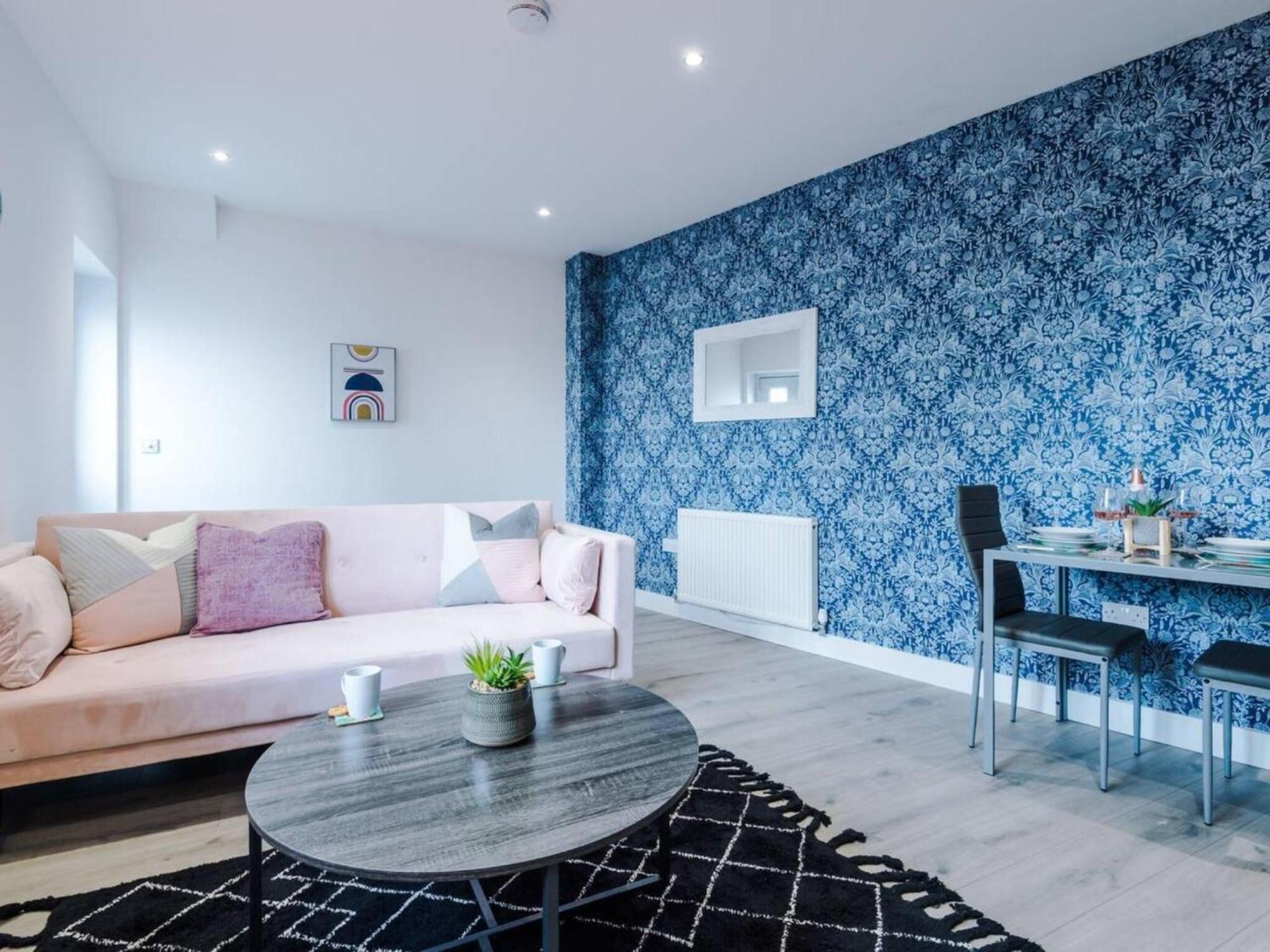 The Ecclesian Deluxe Apartments Near Trafford Centre Eccles Train Station マンチェスター エクステリア 写真